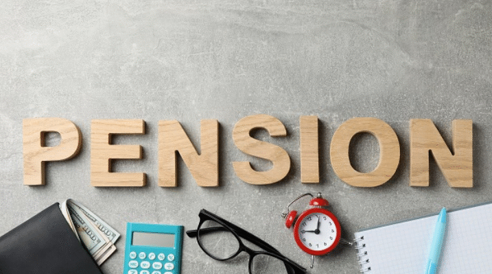 Senior couple reviewing documents and choosing the right pension scheme for a secure retirement