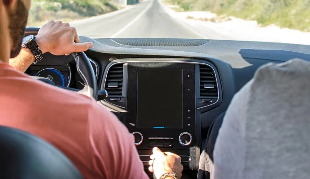 Traveler using a GPS tracker to monitor luggage during vacation
